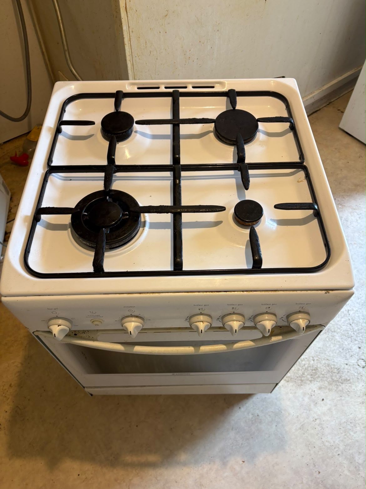 Dégraissage cuisinière après